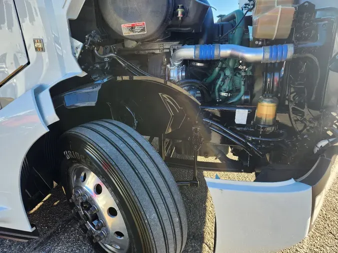 2022 VOLVO VNL64T740