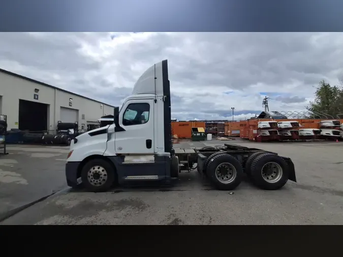 2020 Freightliner Cascadia 126