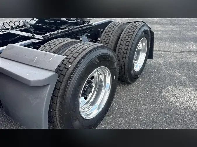 2021 FREIGHTLINER CA126