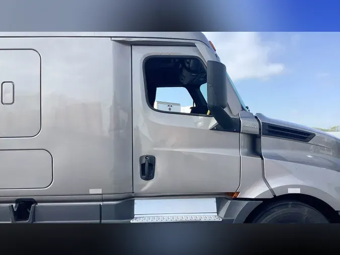 2024 Freightliner Cascadia 126