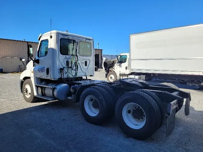 2016 Freightliner X12564ST