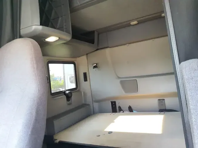 2019 NAVISTAR INTERNATIONAL LT625 SLPR CAB