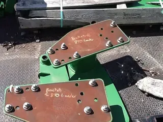 John Deere 726/840 Loader Bracket