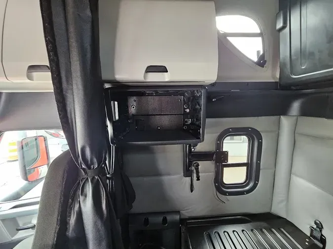 2022 FREIGHTLINER Cascadia 126