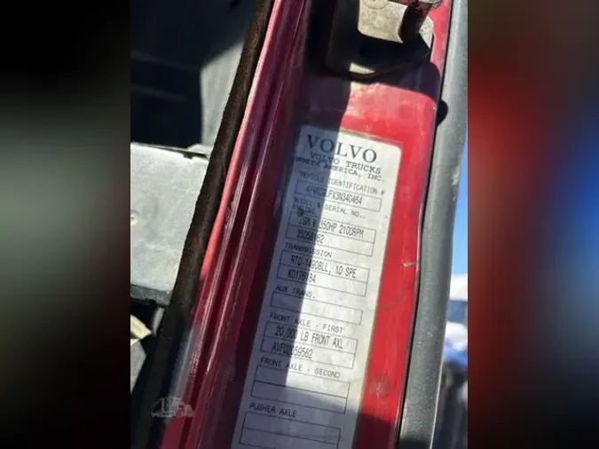 2003 VOLVO VHD104F300