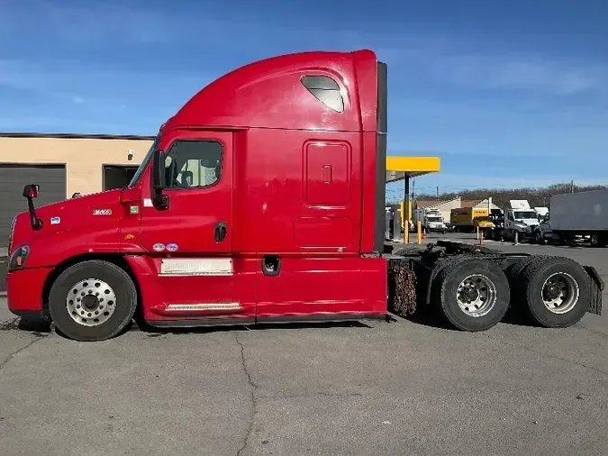 2019 Freightliner X12564ST