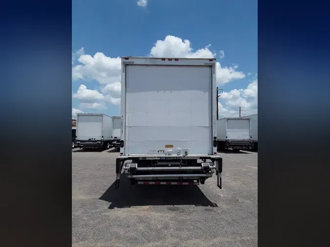 2018 FREIGHTLINER M2 106