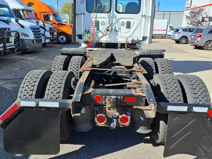 2017 FREIGHTLINER/MERCEDES CASCADIA 113