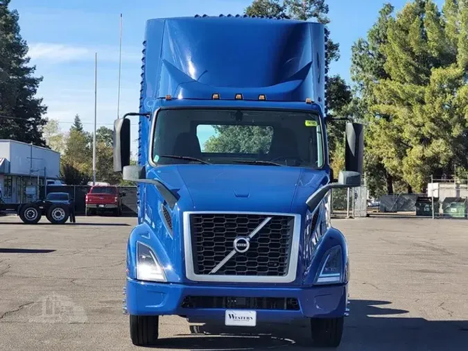 2019 VOLVO VNR64T300