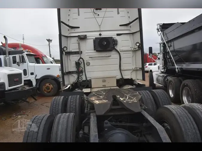 2017 VOLVO VNL64T670