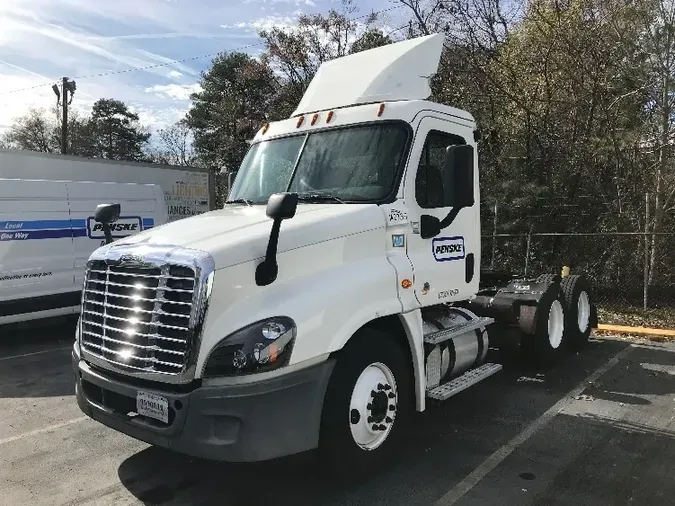 2016 FREIGHTLINER X12564ST