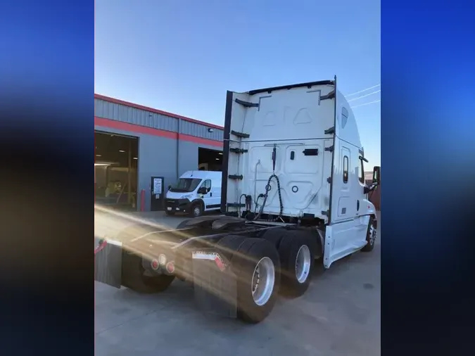 2019 FREIGHTLINER/MERCEDES CASCADIA 125