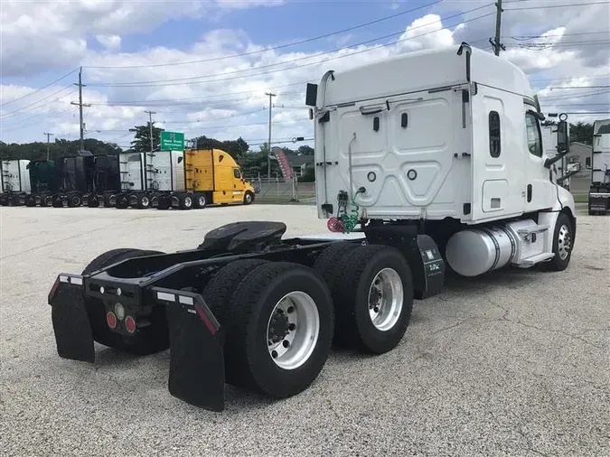 2019 FREIGHTLINER CA126