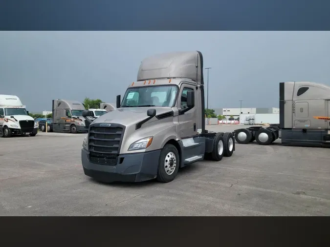 2020 Freightliner Cascadia 126