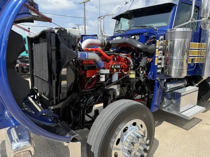 2022 Peterbilt 389