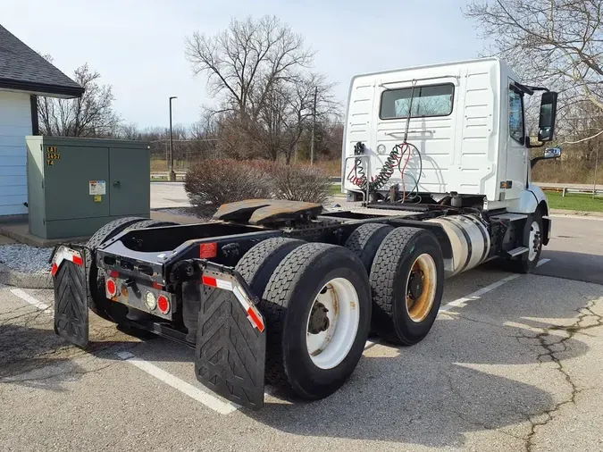 2019 VOLVO VNL64T-300
