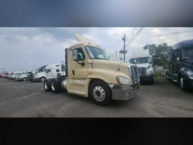 2016 FREIGHTLINER/MERCEDES CASCADIA 125