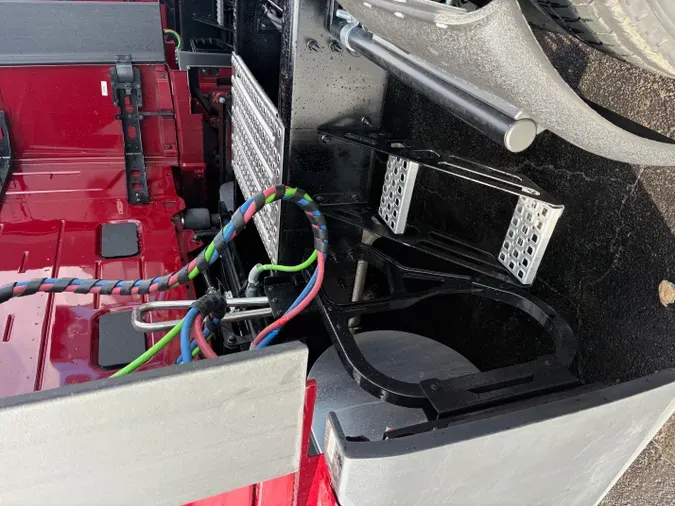 2027 VOLVO TRUCK VNL64TV04