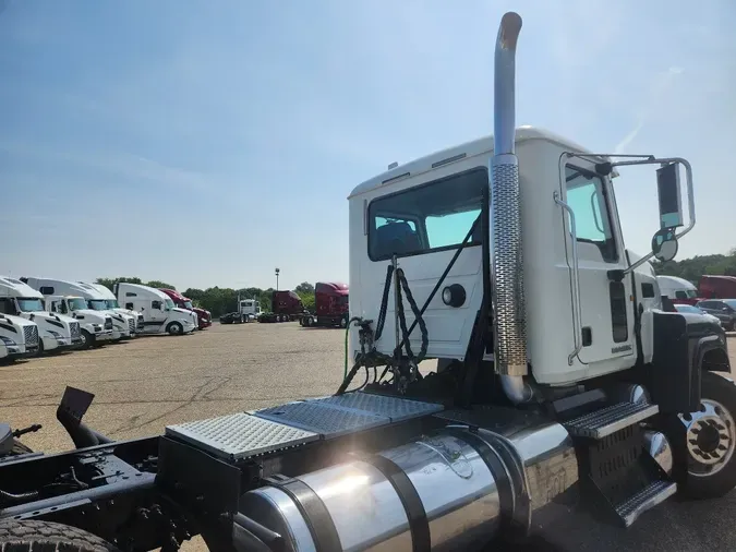 2014 MACK CHU613