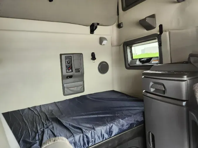 2020 VOLVO VNL760