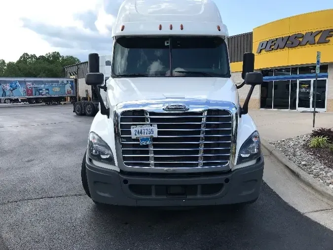 2018 Freightliner X12564ST