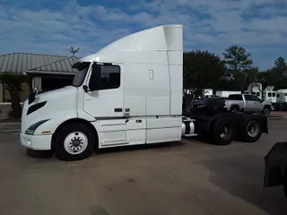 2019 VOLVO VNR64T-640