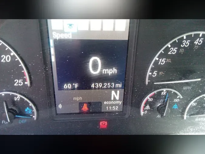 2021 Freightliner Cascadia 126