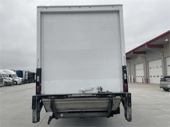 2018 Freightliner BUSINESS CLASS M2 106