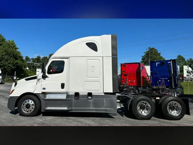 2020 Freightliner Cascadia 126