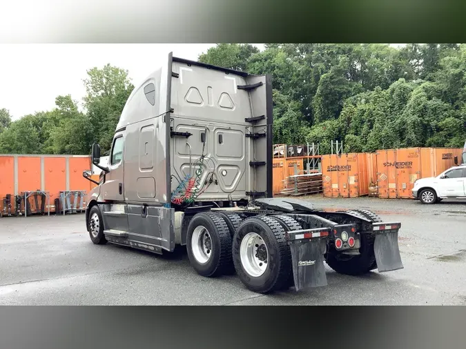 2020 Freightliner Cascadia 126