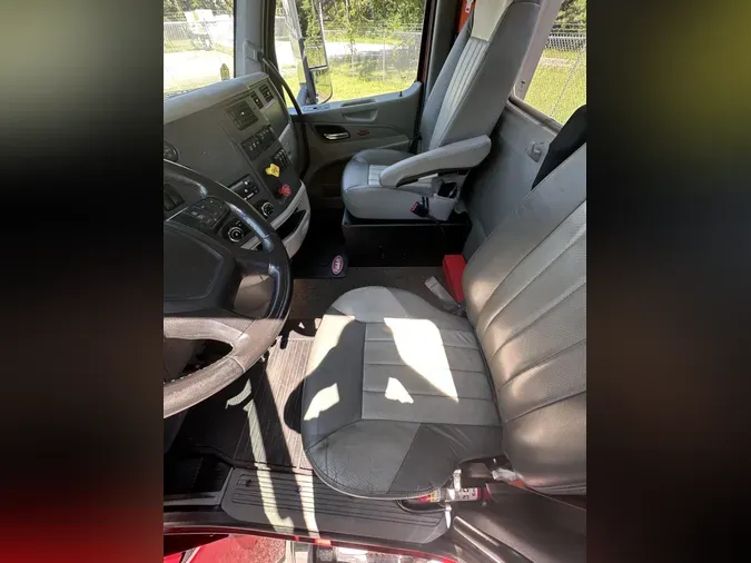 2022 Peterbilt 579