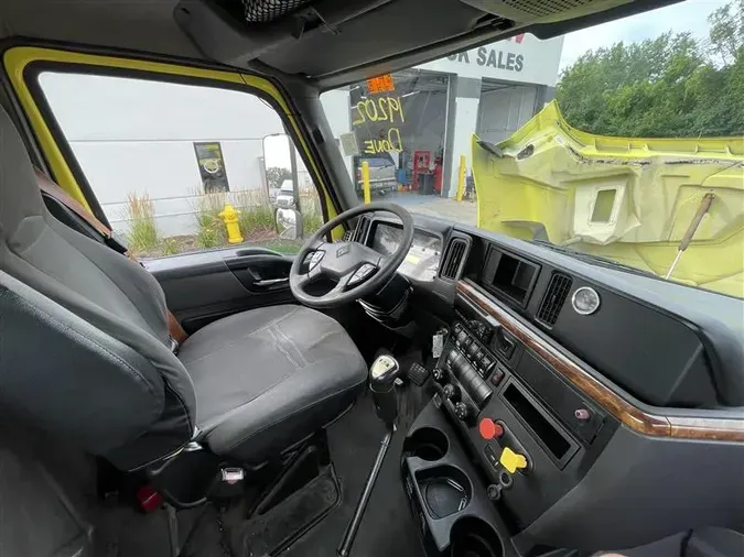 2019 INTERNATIONAL RH613