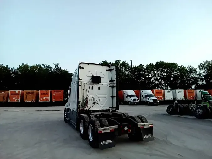 2021 Freightliner Cascadia 126