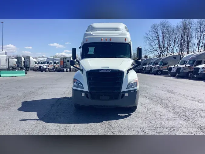 2021 Freightliner Cascadia 126