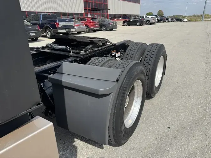 2022 Freightliner CASCADIA 126