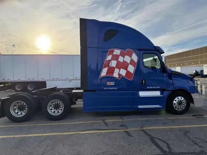 2019 FREIGHTLINER CA126