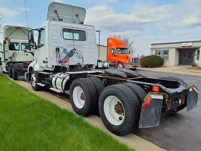 2019 VOLVO VNL64T-300