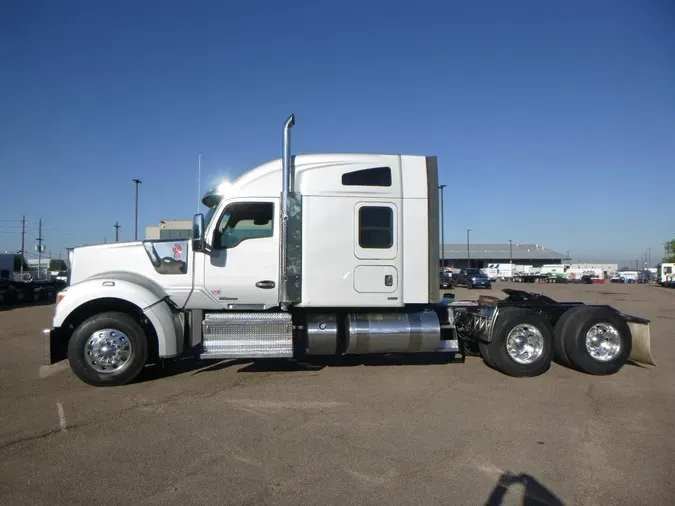 2020 Kenworth W990