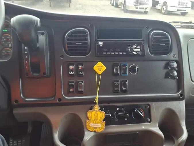 2020 FREIGHTLINER/MERCEDES M2 106