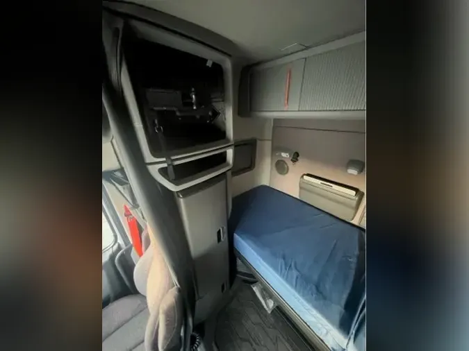 2019 VOLVO VNL64T7404c4f3d2d643b4ebb07c89e3d87fd01fb