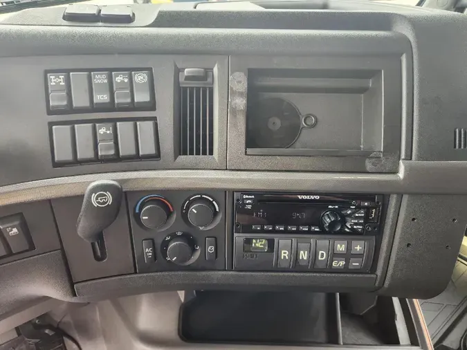 2020 VOLVO VNL64T760