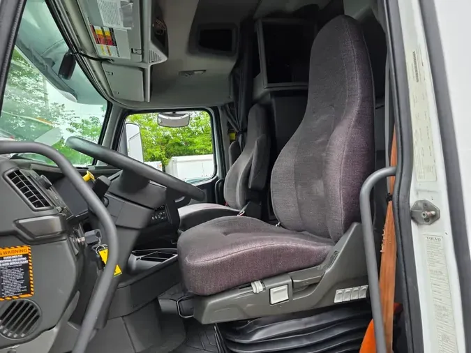 2019 VOLVO VNR64T-640