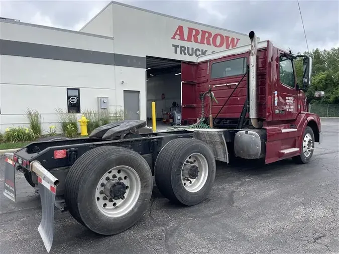 2015 VOLVO VNL300