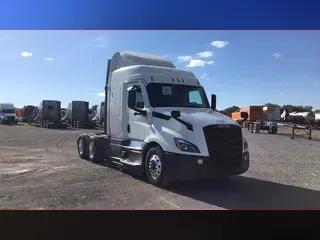 2021 Freightliner Cascadia 126