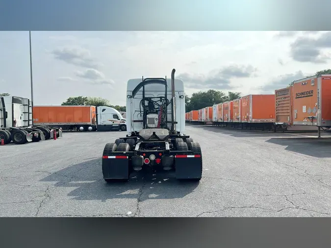 2020 Freightliner Cascadia 126