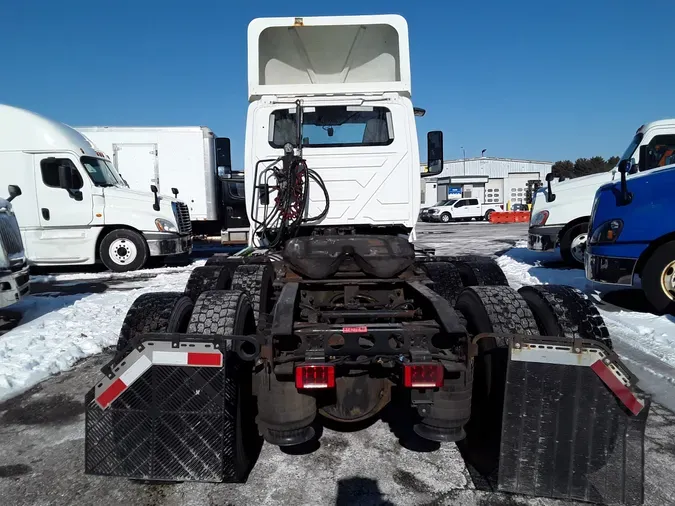 2019 NAVISTAR INTERNATIONAL LT625 DAYCAB T/A