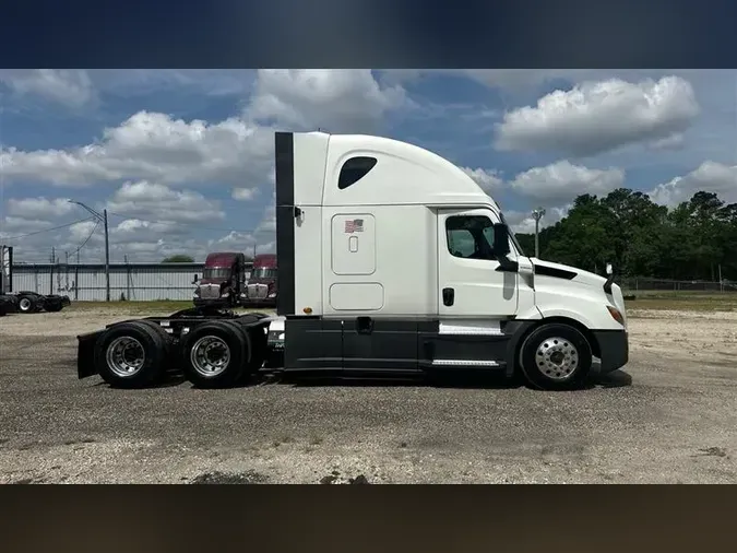 2020 FREIGHTLINER CA126