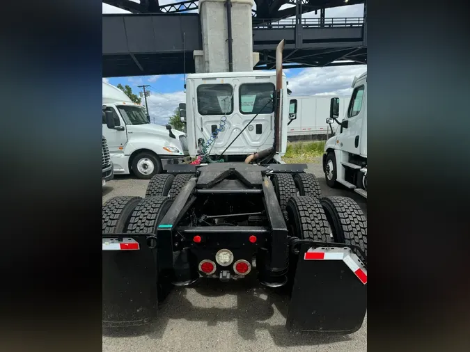 2015 FREIGHTLINER/MERCEDES CASCADIA 125