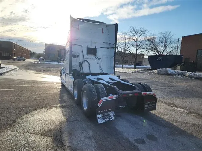 2019 VOLVO VNL760