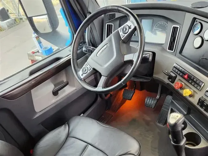 2019 FREIGHTLINER CA126